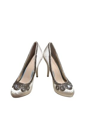 Disney Glass Slipper Collection Ivory Satin Heels  Silver Embellishments Size 9